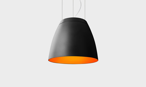 Salt - En pendlad armatur från Arkoslight i färgerna svart, vit, guld, silver & orange.